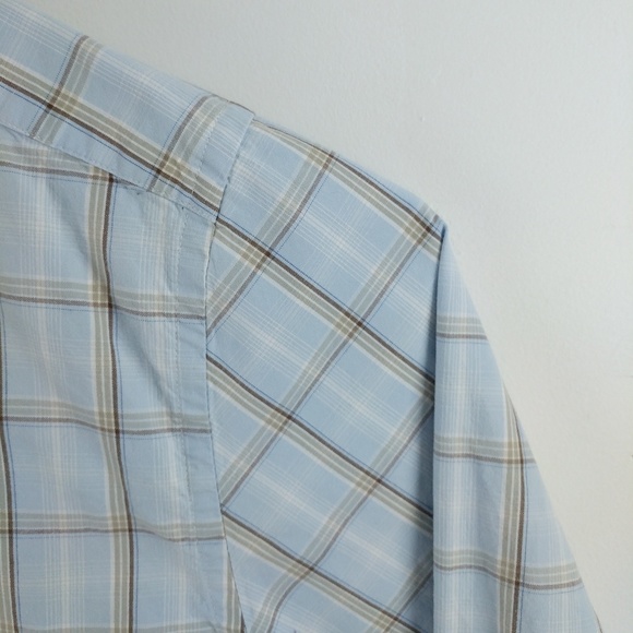 Eddie Bauer | XXL Lightweight Button Down - Picture 3 of 8